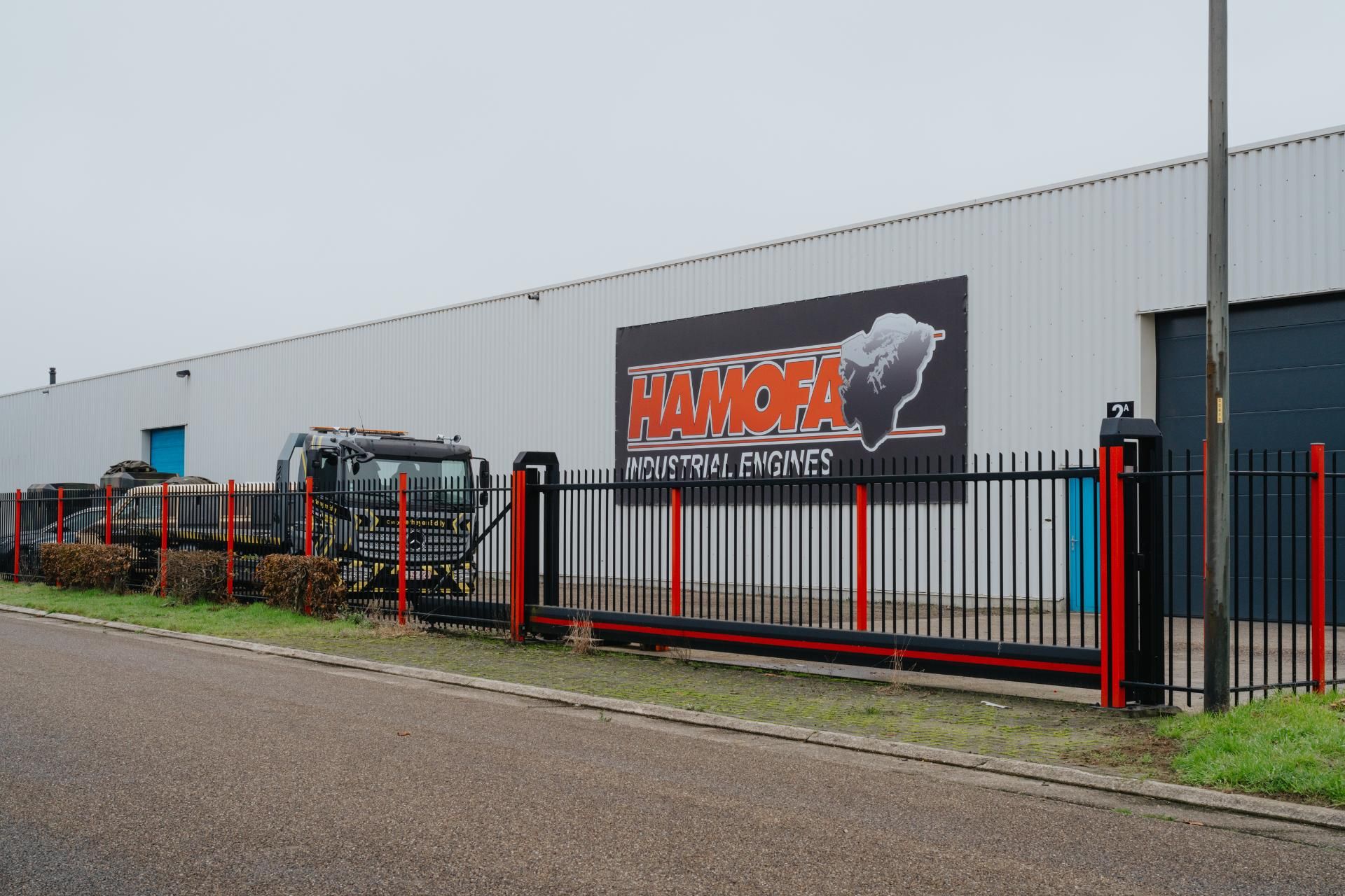 Industriepoort gerealiseerd door faassen hekwerken